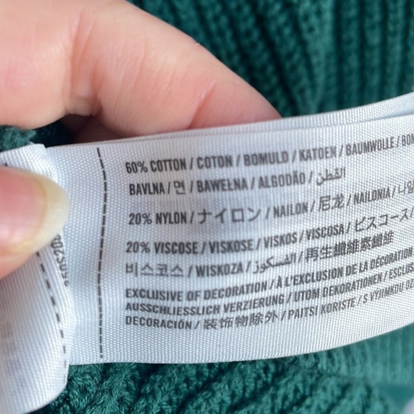 Barely worn hunter green Hollister sweater - Picture 4 of 4